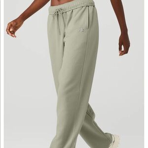 Alo sweatpants 💚